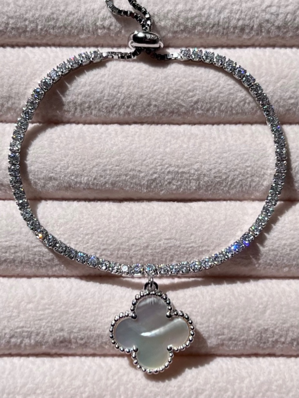 B024 | Genuine Mother Of Pearl Clover Pendant Bolo Bracelet